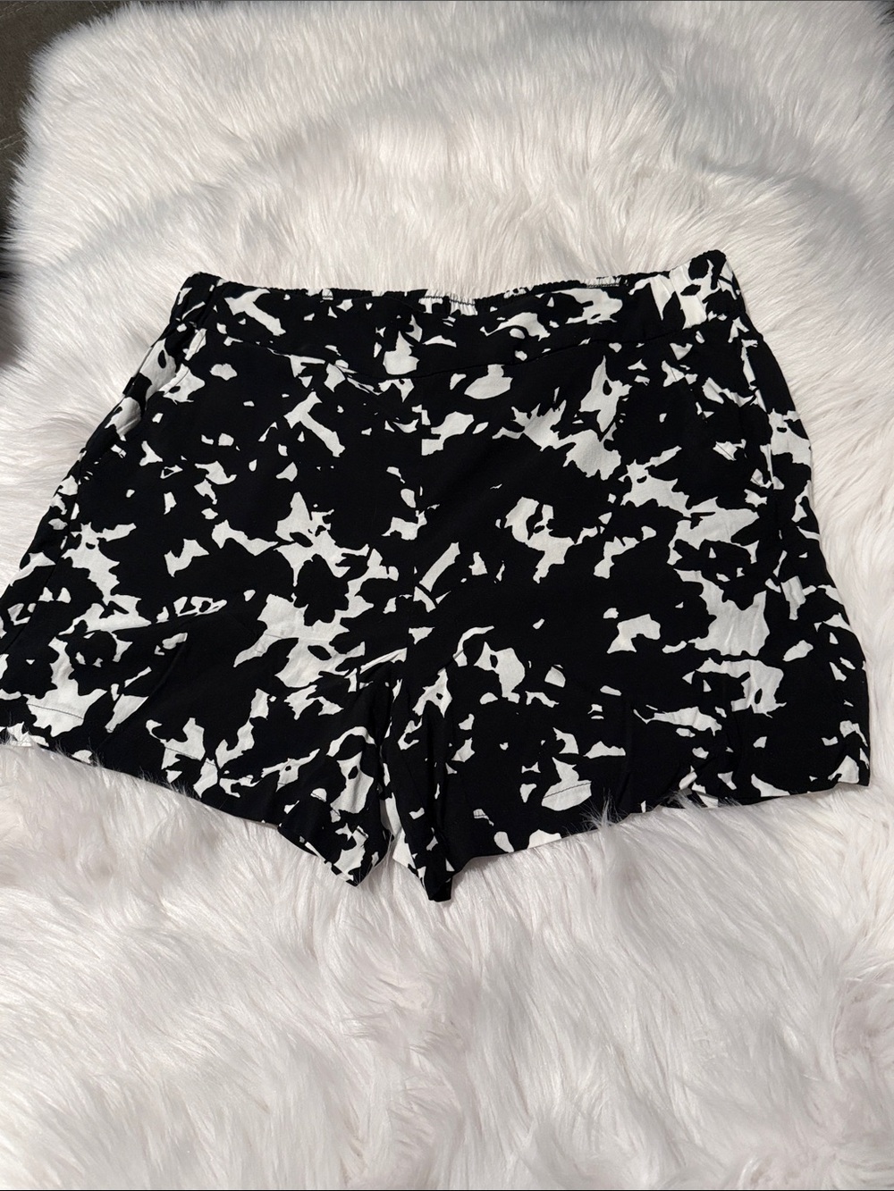 Nine West Black & White Printed Shorts